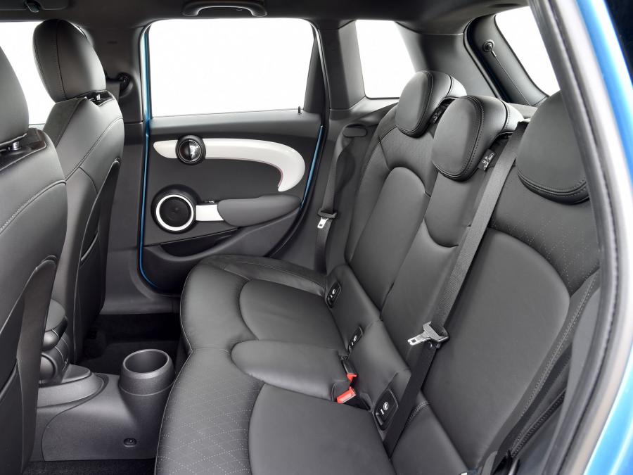  Mini Cooper SD 5-Door 2014 года  (UK) (фото 24 из 35)